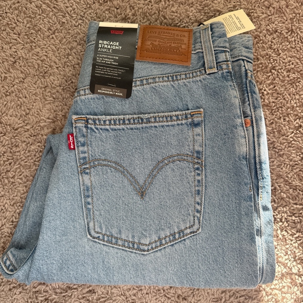 Levi's Ribcage Straight Ankle Jeans - Light Blue Wash
